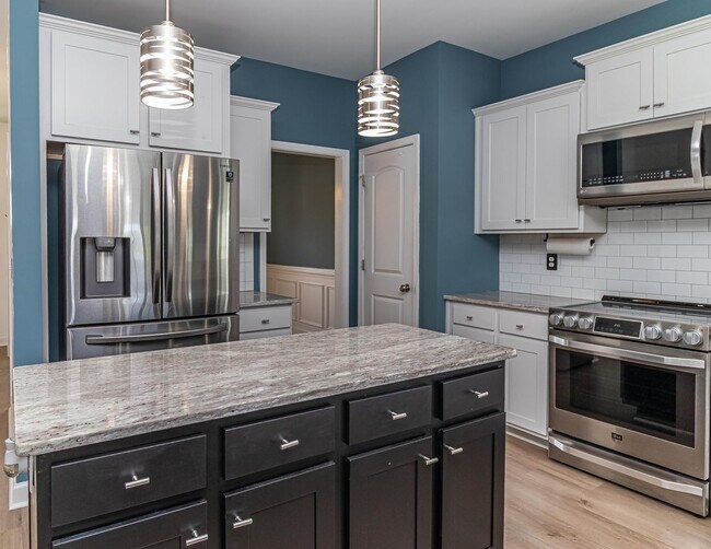 Building Photo - SPACIOUS Newer Construction Home in Pikevi...