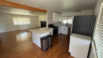 Building Photo - 1787 Pinon Ave