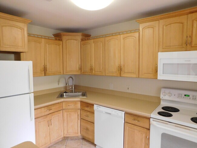 Building Photo - 32005 W 12 Mile Rd