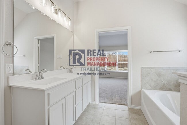 Building Photo - Well-Appointed 4-Bedroom Home with Open Layout