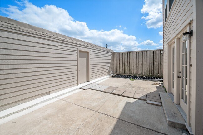 Building Photo - 9417 Bassoon Dr