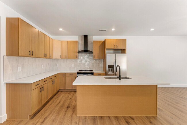 Building Photo - 3425 Garden Dr