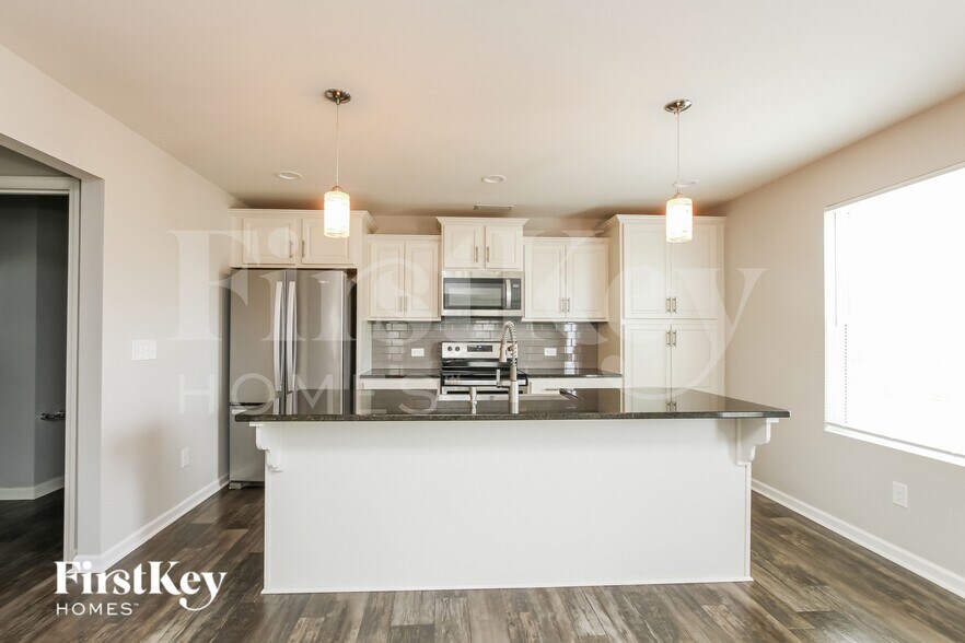 Building Photo - 167 Hidden Lakes Rd