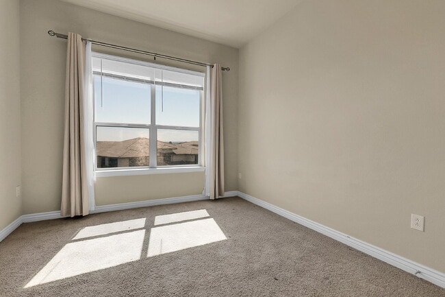 Building Photo - $1,740.95, 1 Bed, 1 Bath Condo in Englewood with AC and In Unit Laundry!