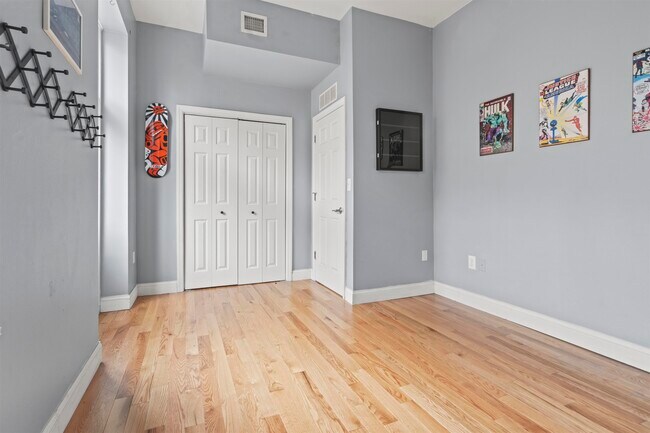 Building Photo - 187 Wayne St