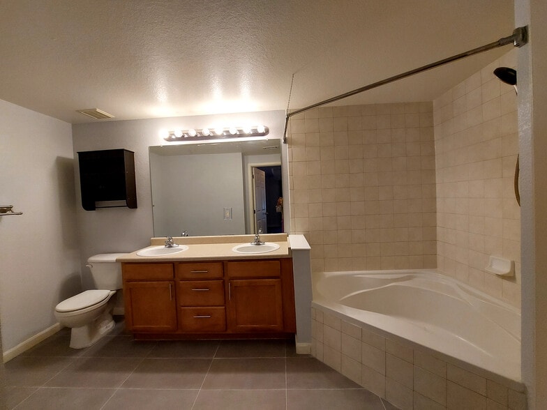 Building Photo - 5800 Tower Rd