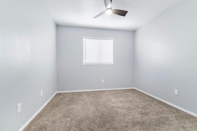 Building Photo - 1900 square foot home, 4 bedrooms 2 baths