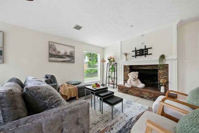 Building Photo - 4714 Sunshine Dr
