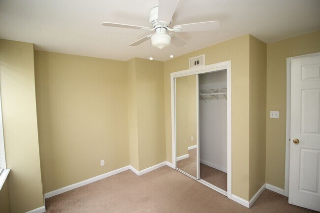 Building Photo - Simply Perfect Canton 2bd/2ba Rowhome w/ Parking! Available 5/11