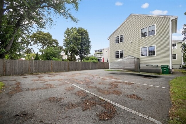 Building Photo - 28 Webster St