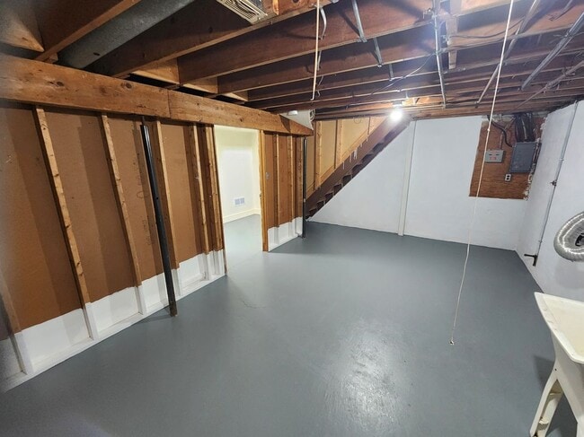 Building Photo - 10143 Carpenter Rd