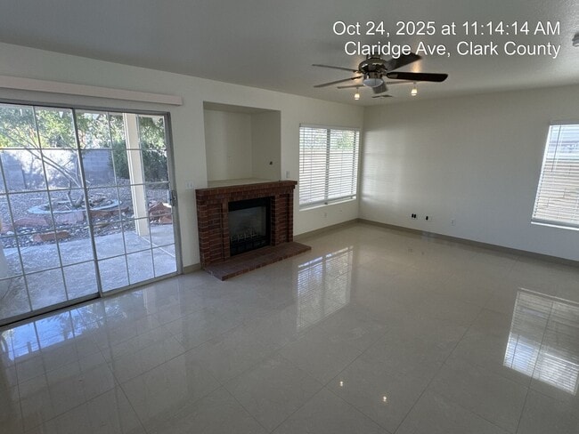 Building Photo - Tri-Level Home with Pool & Spa in Henderso...