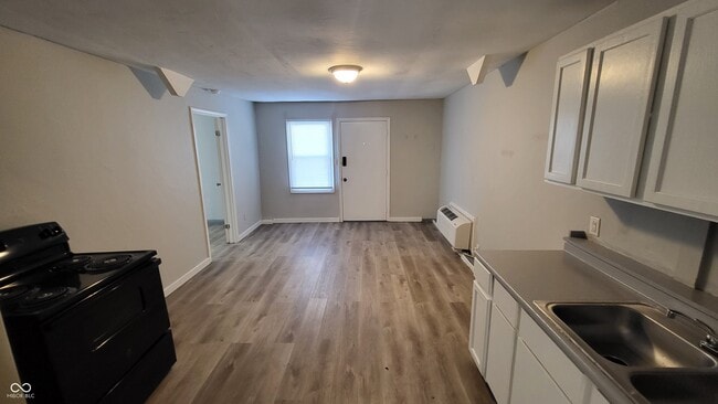 Building Photo - 336 W 6th St