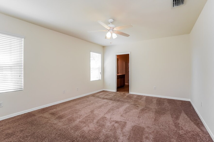 Building Photo - 203 NE 9th Ave