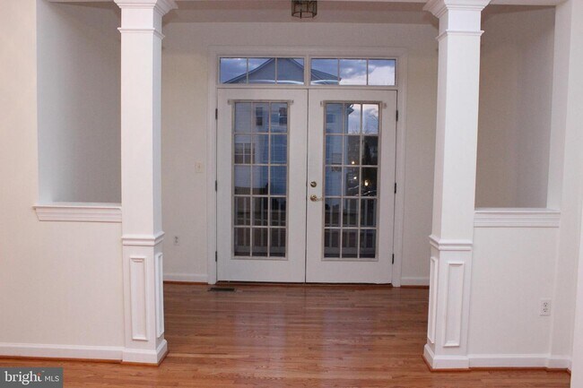 Building Photo - 8289 Glade Bank Dr