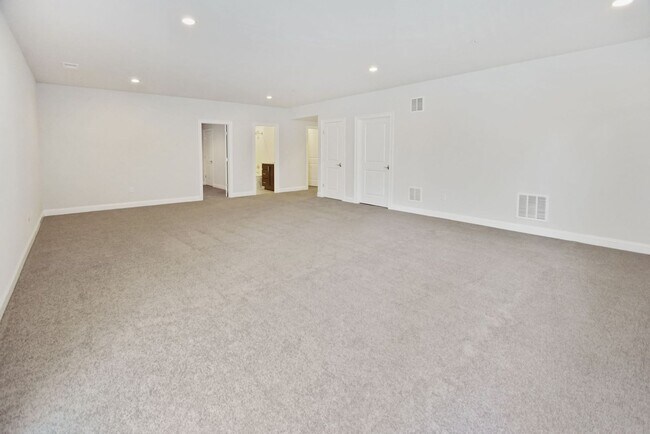 Building Photo - 5 Bed 4.5 Bath - Bethesda Single Family - ...