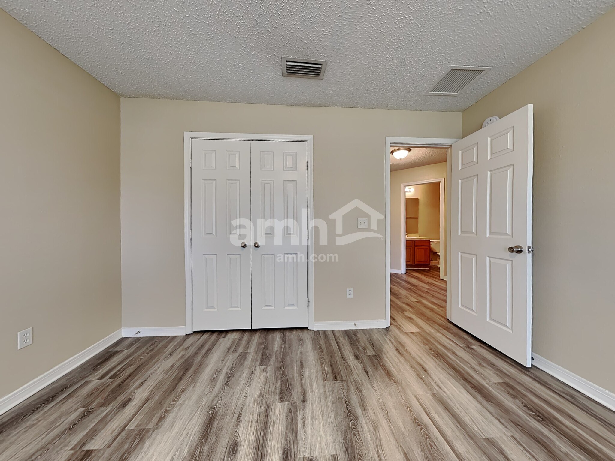 Building Photo - 9215 Hawkeye Dr