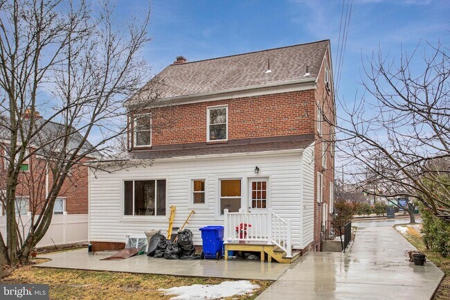 Building Photo - 4604 Nottingham Dr