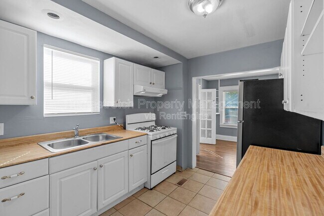 Building Photo - 44 Blakemore Pl