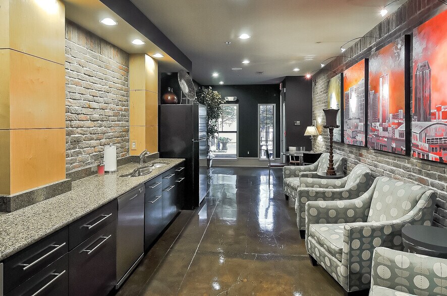 Building Photo - 1803 Broadway