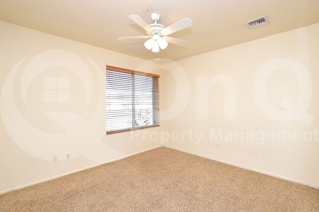 Building Photo - 5019 E Laurel Ln