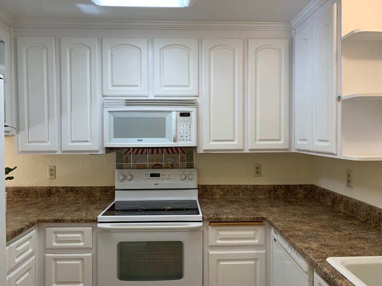 Building Photo - 6151 Camino Verde Dr