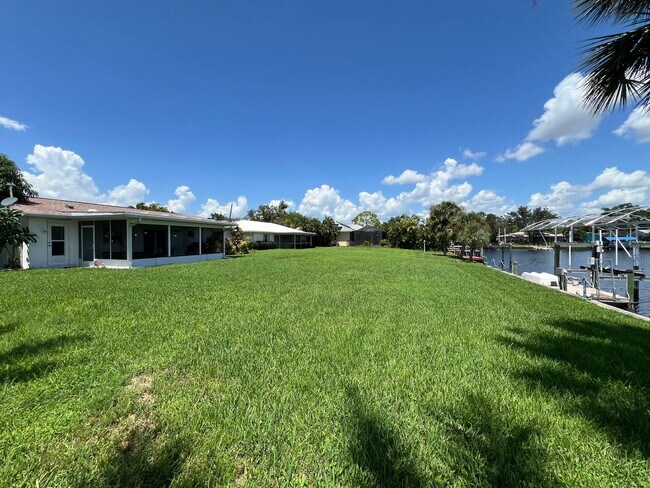 Building Photo - $3,300/month ** Short Term / Seasonal - Furnished ** 2 Bed / 1.5 Bath - Lakefront ** Single Famil...