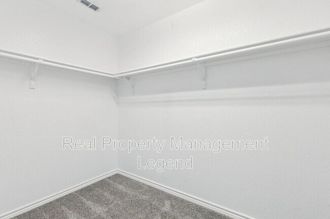 Building Photo - 2617 Warren Ln