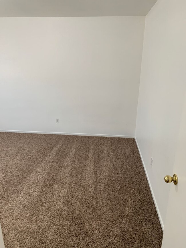 Building Photo - Beautiful 4 Bedroom 3 bath home in Merced!