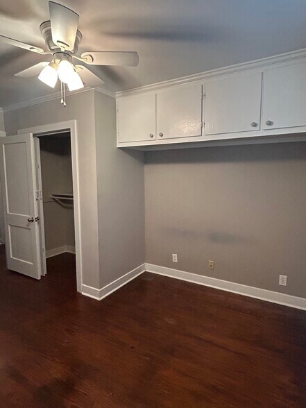 Building Photo - 661 Adluh St