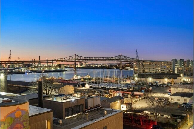 Building Photo - 301 Border St