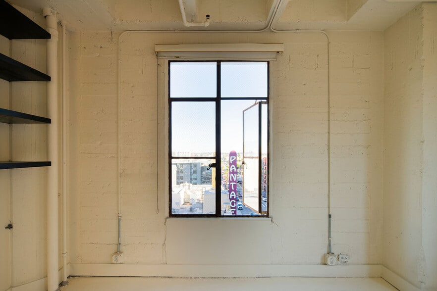 Building Photo - 6253 Hollywood Blvd