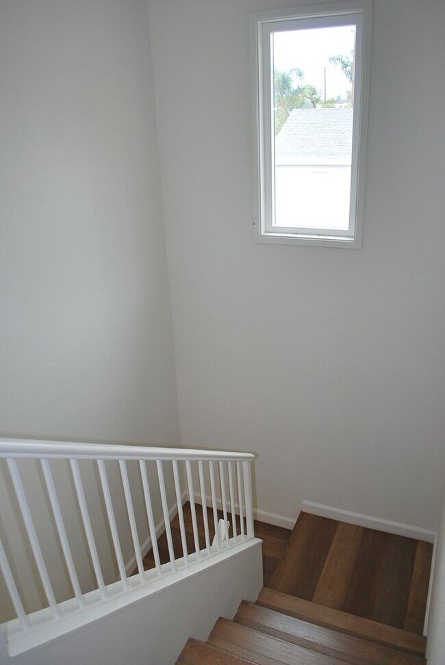 Building Photo - 822