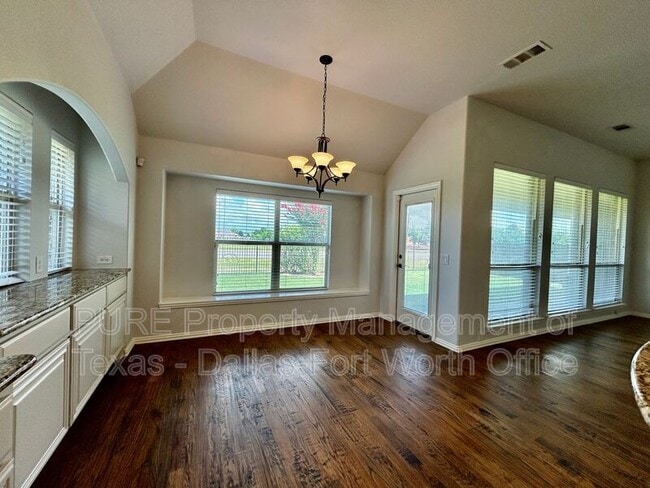 Building Photo - 511 Carnation Ln