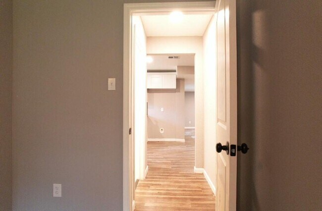 Building Photo - Splendora  Beauty on 2 Acres