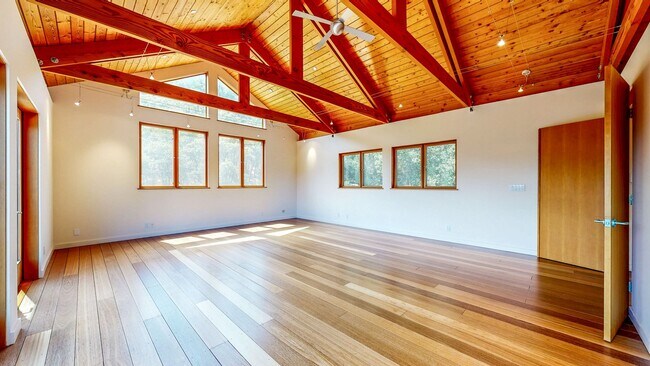 Building Photo - 812 Leslie Rd