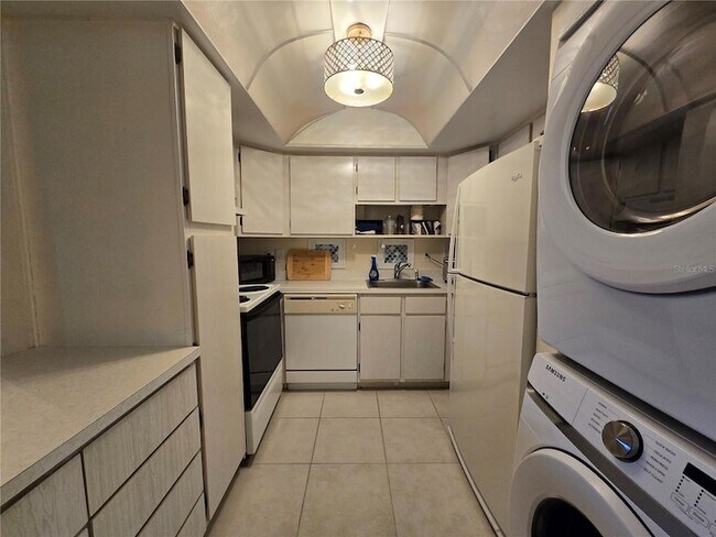Building Photo - 608 Midway Dr