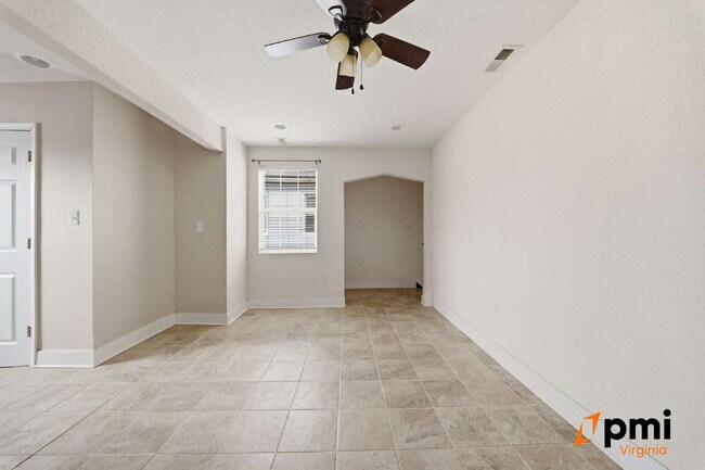 Building Photo - 4 BEDROOM 2 BATH RENOVATED HOME IN NORFOLK, PETS ACCEPTED