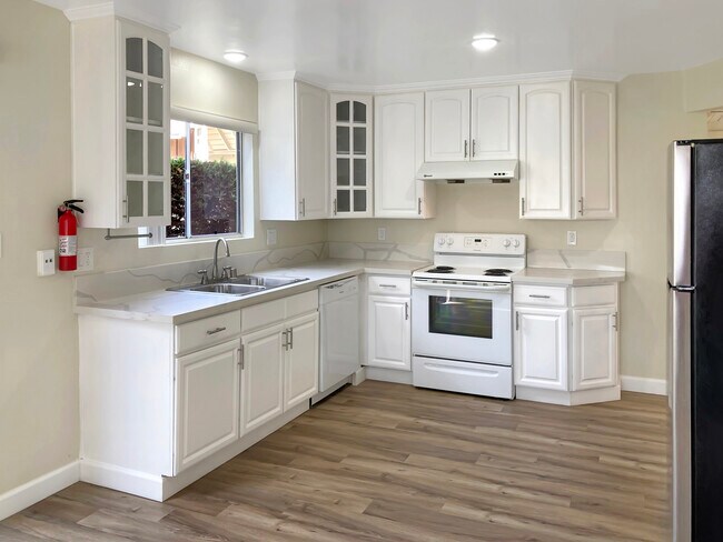 Building Photo - 414 N Monterey St