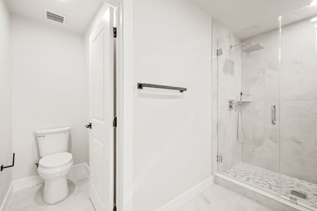 Building Photo - BEAUTIFUL HOUSE FOR RENT NEAR 1604 W/ GUIL...