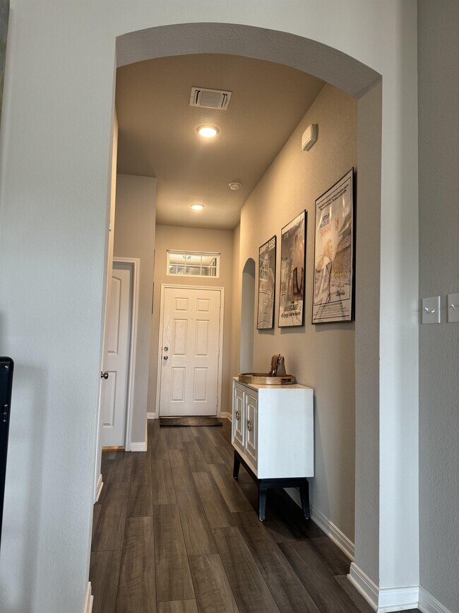 Building Photo - 8314 Stonehollow