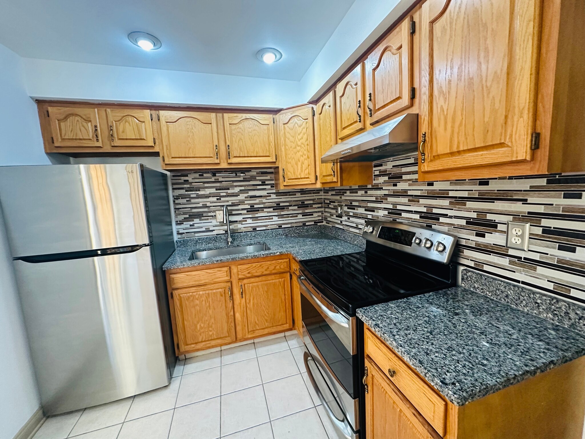 Building Photo - 3451 Broadway