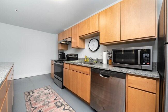 Building Photo - 2 Bedroom 2 Bath Loft Along the Little Mia...