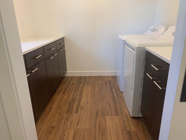 Building Photo - 389