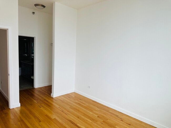 Building Photo - 1720 S Michigan Ave