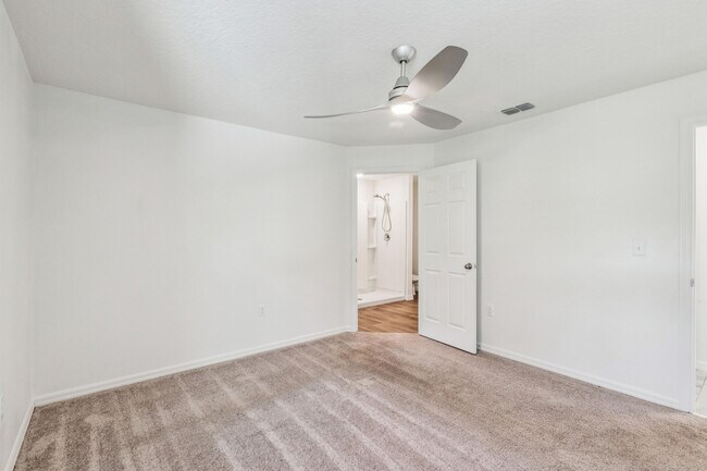 Building Photo - 766 SE Academy Ln
