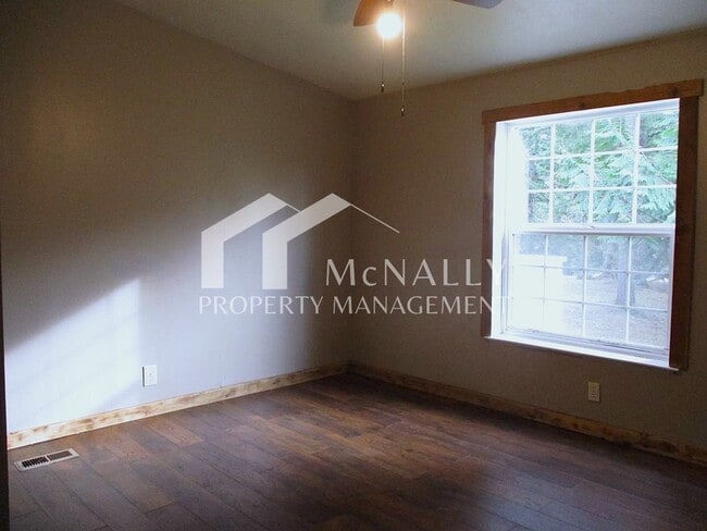 Building Photo - 3 Bedroom 2 Bath Home in Lakebay