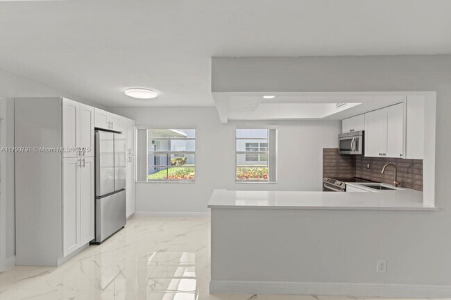 Building Photo - 108 Flanders C
