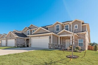 Building Photo - Brand New Move in Ready Townhome