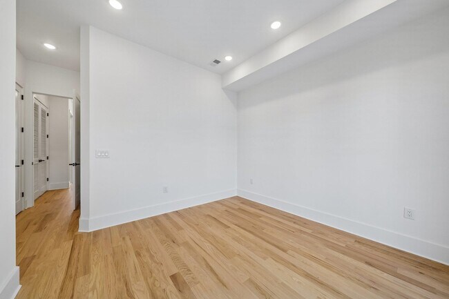 Building Photo - 169 Bowers St